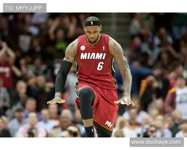 湖人客场挑战热火全力争胜展现球队实力与韧性 湖人客场挑战热火全力争胜展现球队实力与韧性